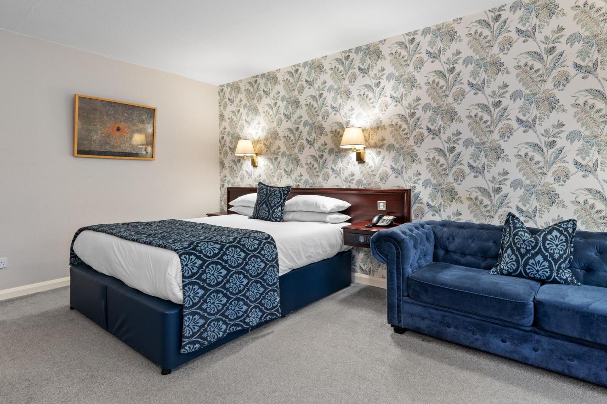 Mariners Hotel Хаверфордуэст Экстерьер фото